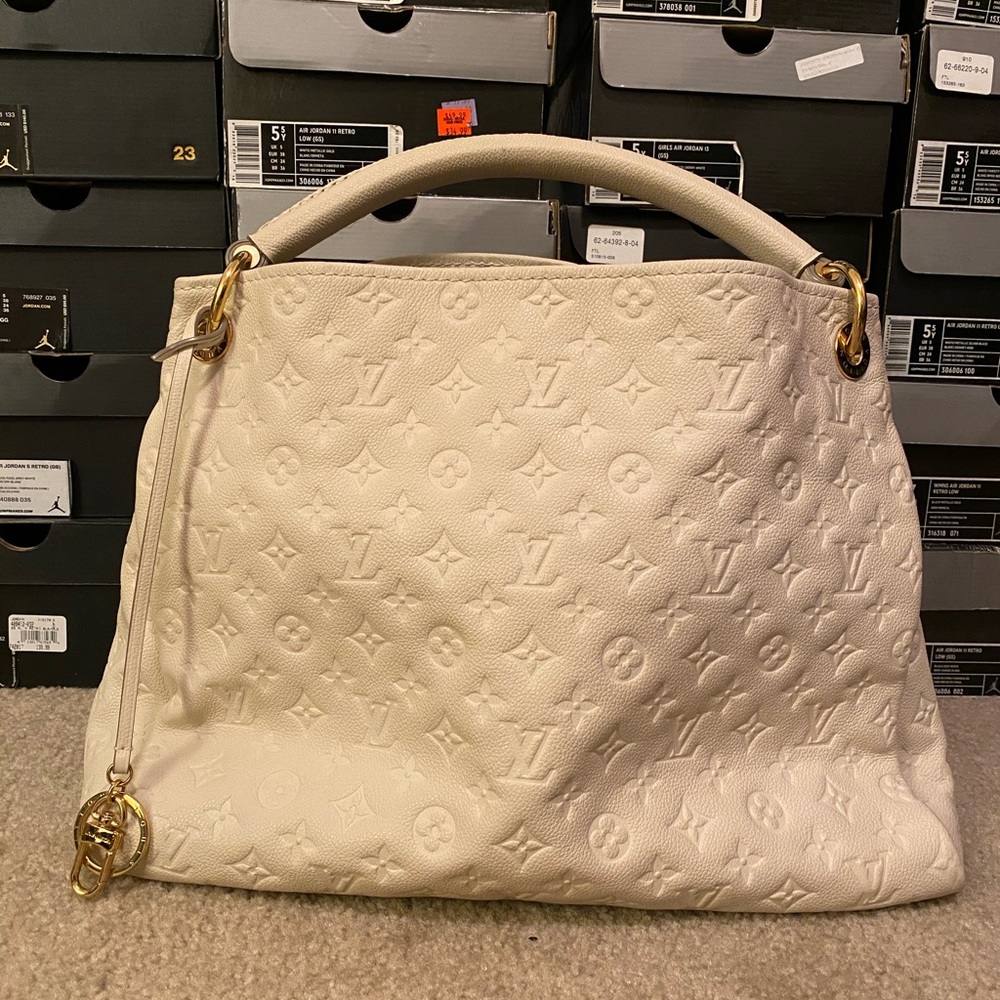 Louis Vuitton Artsy Bag